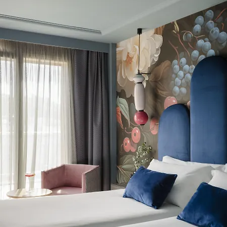 Antik Hotel 4*